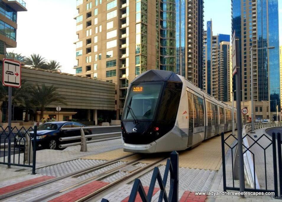 La Buena Vida Holiday Homes - Beach Front Very Spacious, Luxe And Modern 3 Bedroom With Full Kitchen In Jbr , 3 Min To The Jbr Beach Dubai Marina And Tram Station ภายนอก รูปภาพ