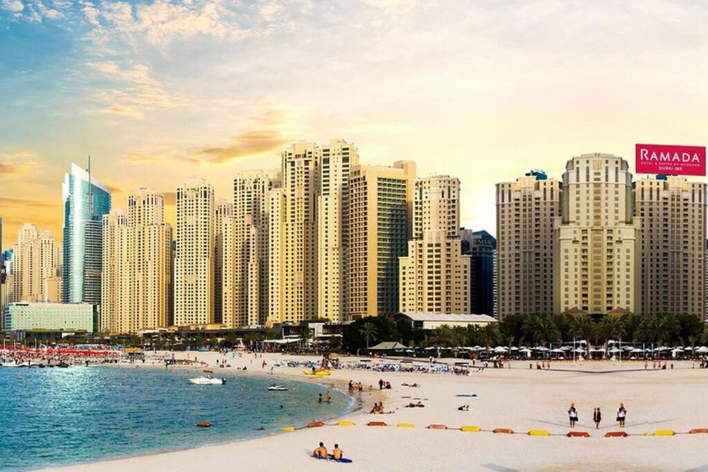 La Buena Vida Holiday Homes - Beach Front Very Spacious, Luxe And Modern 3 Bedroom With Full Kitchen In Jbr , 3 Min To The Jbr Beach Dubai Marina And Tram Station ภายนอก รูปภาพ