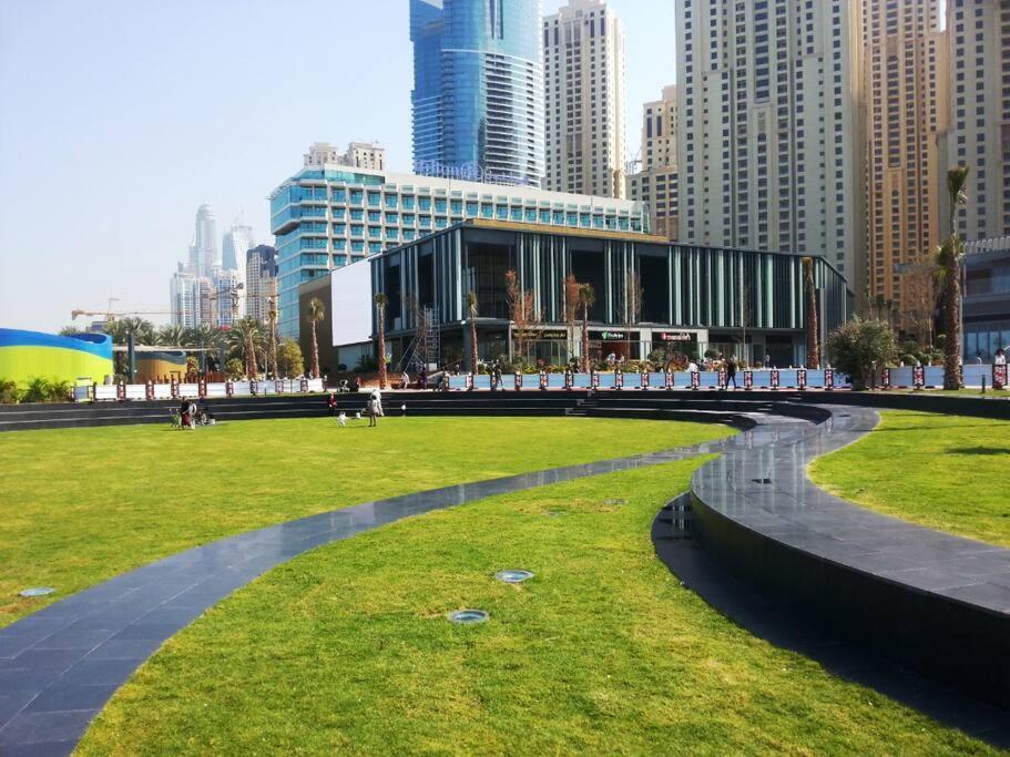 La Buena Vida Holiday Homes - Beach Front Very Spacious, Luxe And Modern 3 Bedroom With Full Kitchen In Jbr , 3 Min To The Jbr Beach Dubai Marina And Tram Station ภายนอก รูปภาพ