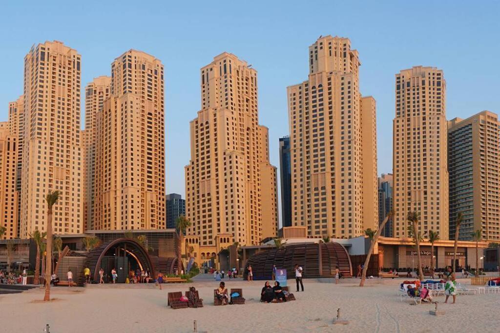 La Buena Vida Holiday Homes - Beach Front Very Spacious, Luxe And Modern 3 Bedroom With Full Kitchen In Jbr , 3 Min To The Jbr Beach Dubai Marina And Tram Station ภายนอก รูปภาพ